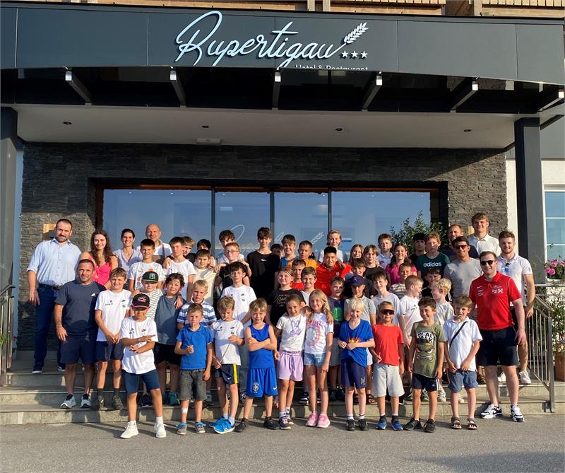 Abschlussessen vor der Sommerpause der Schüler beim Rupertigau 2025