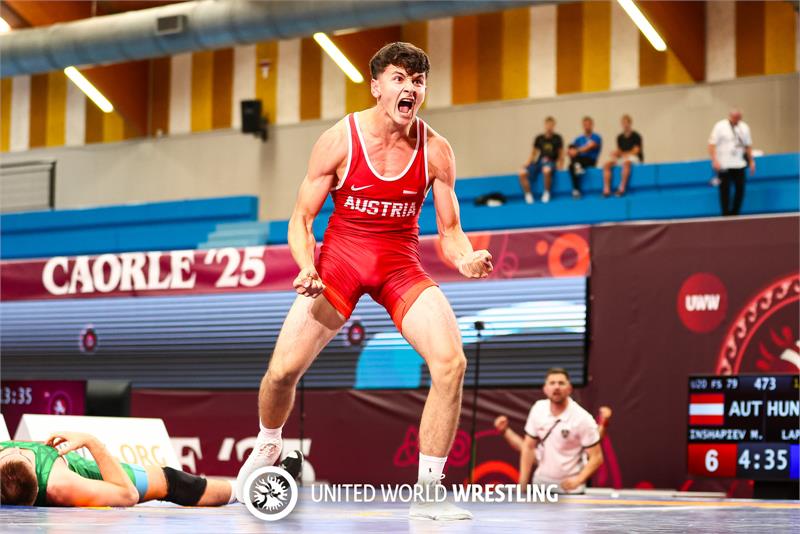 Mukhammad Inshapiev ringt um die Bronzemedaille bei der U20-EM in Caorle
